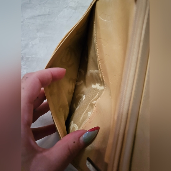 Chanel Cream and Black Cambon Bifold Wallet - Picture 11 of 16